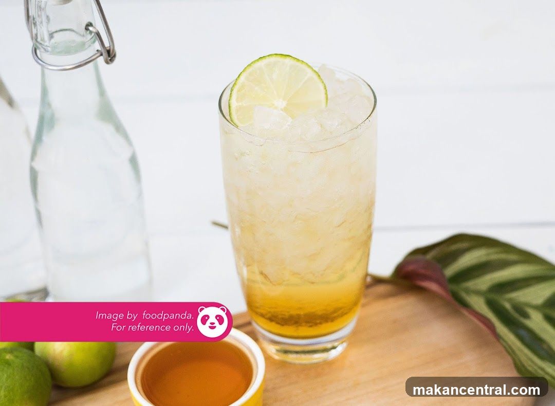 Refreshing Drink with Lime and Ice