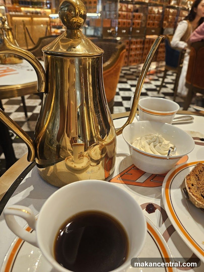 Coffee and Cream with Pastry
