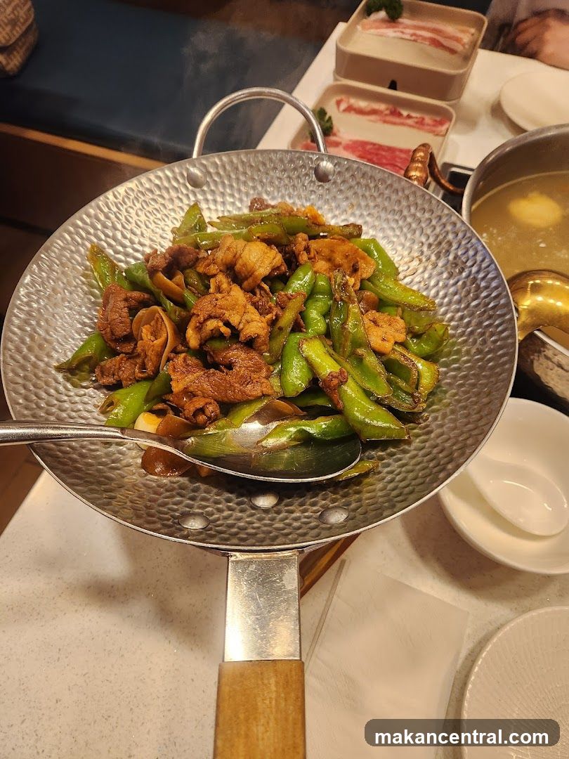 Stir-fried dish with meat and peppers