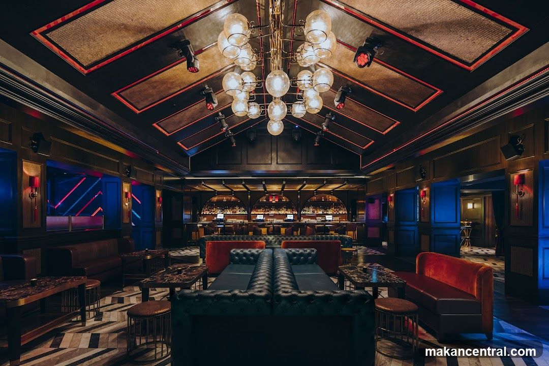 Luxurious Lounge with Bar