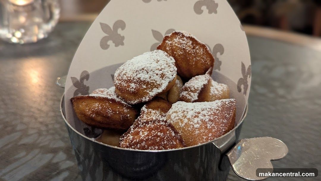 Beignets with Powdered Sugar