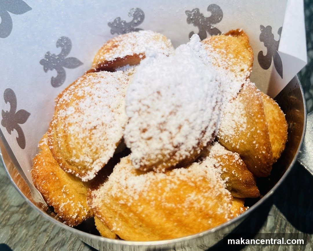 Beignets with Powdered Sugar