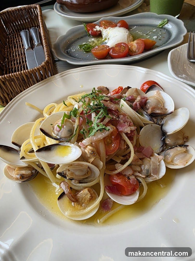 Pasta with Clams and Tomatoes