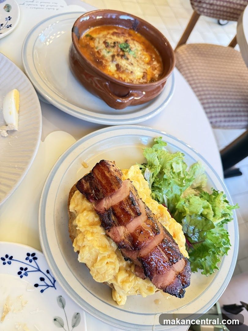Scrambled Eggs with Bacon and Salad