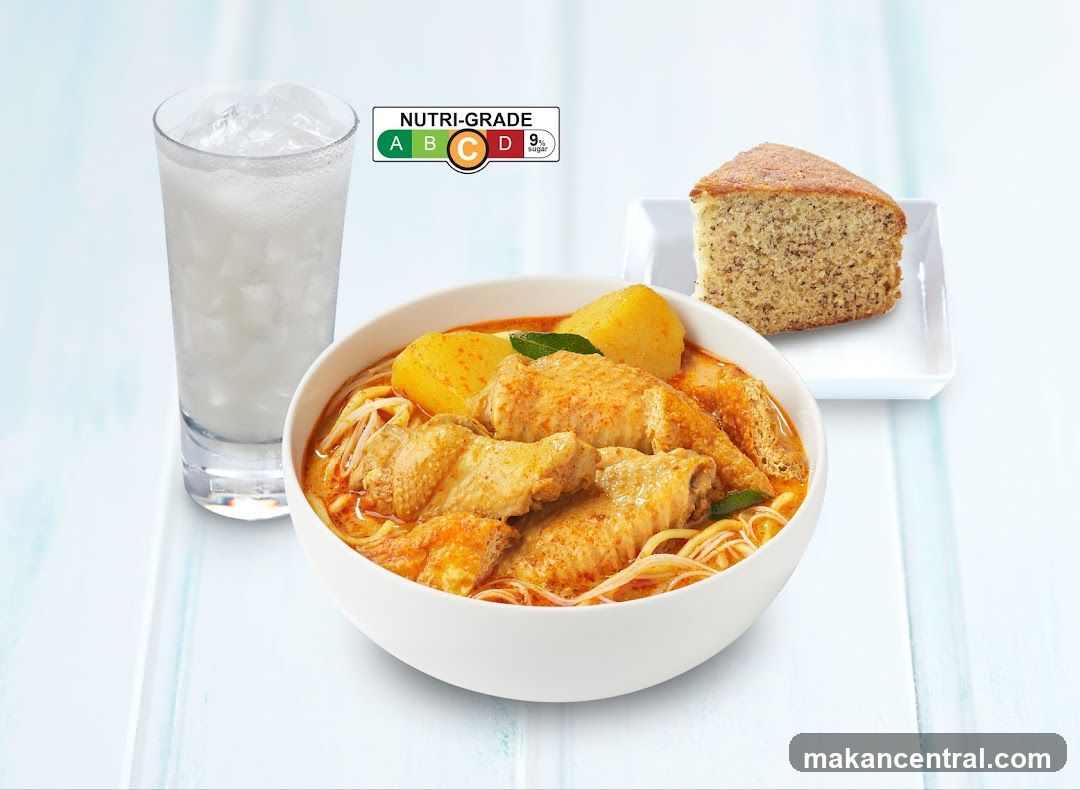 Curry Chicken Noodles with Cake and Drink