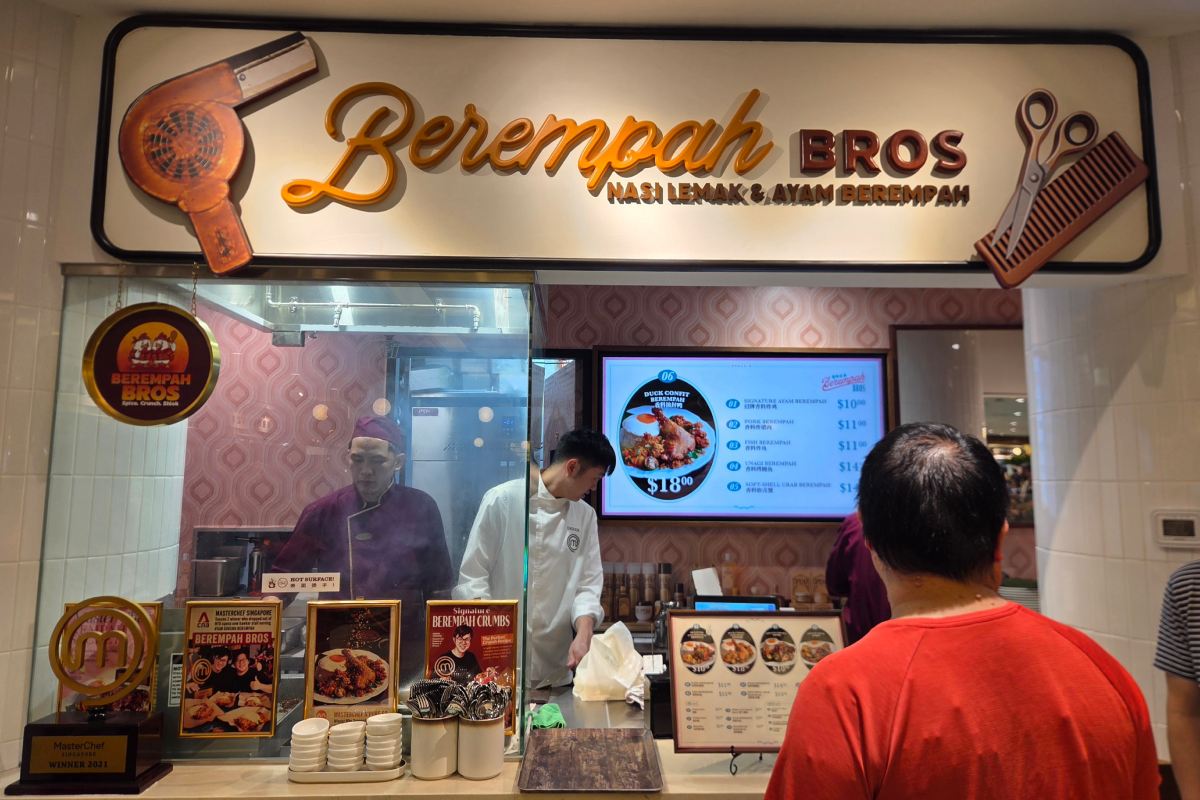 Berempah Bros ayam berempah stall at Food Opera ION Orchard